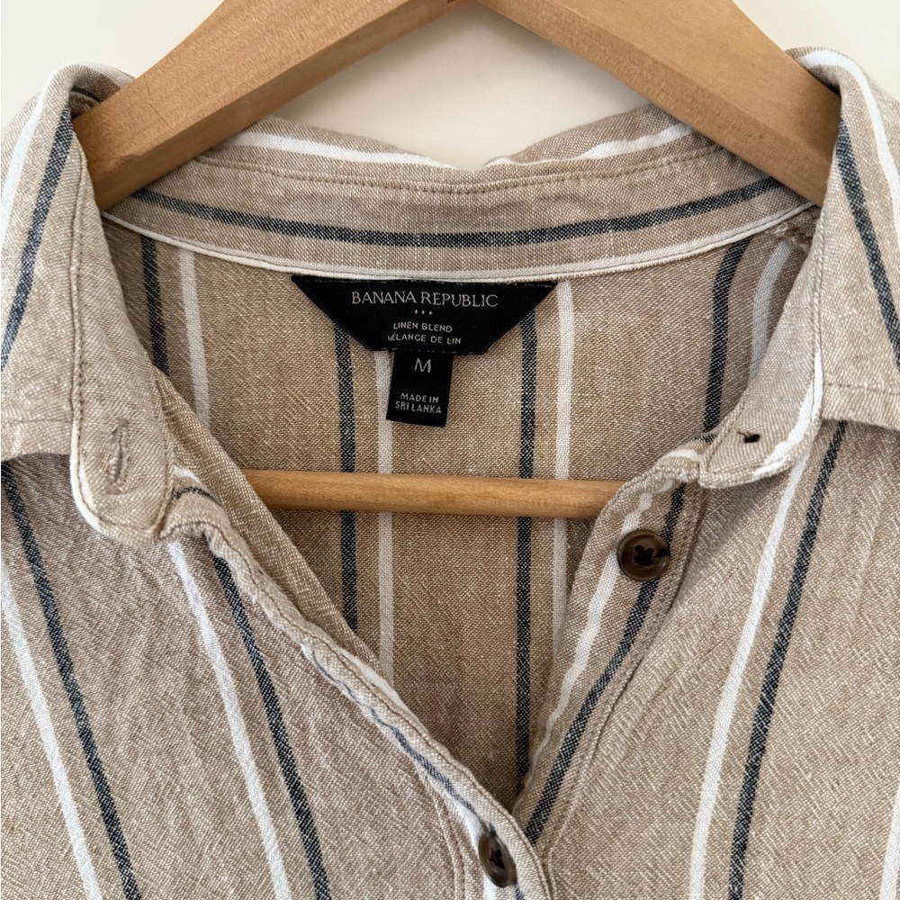 Banana Republic Oversized Linen Cropped Short, size medium. - Picture 6 of 6